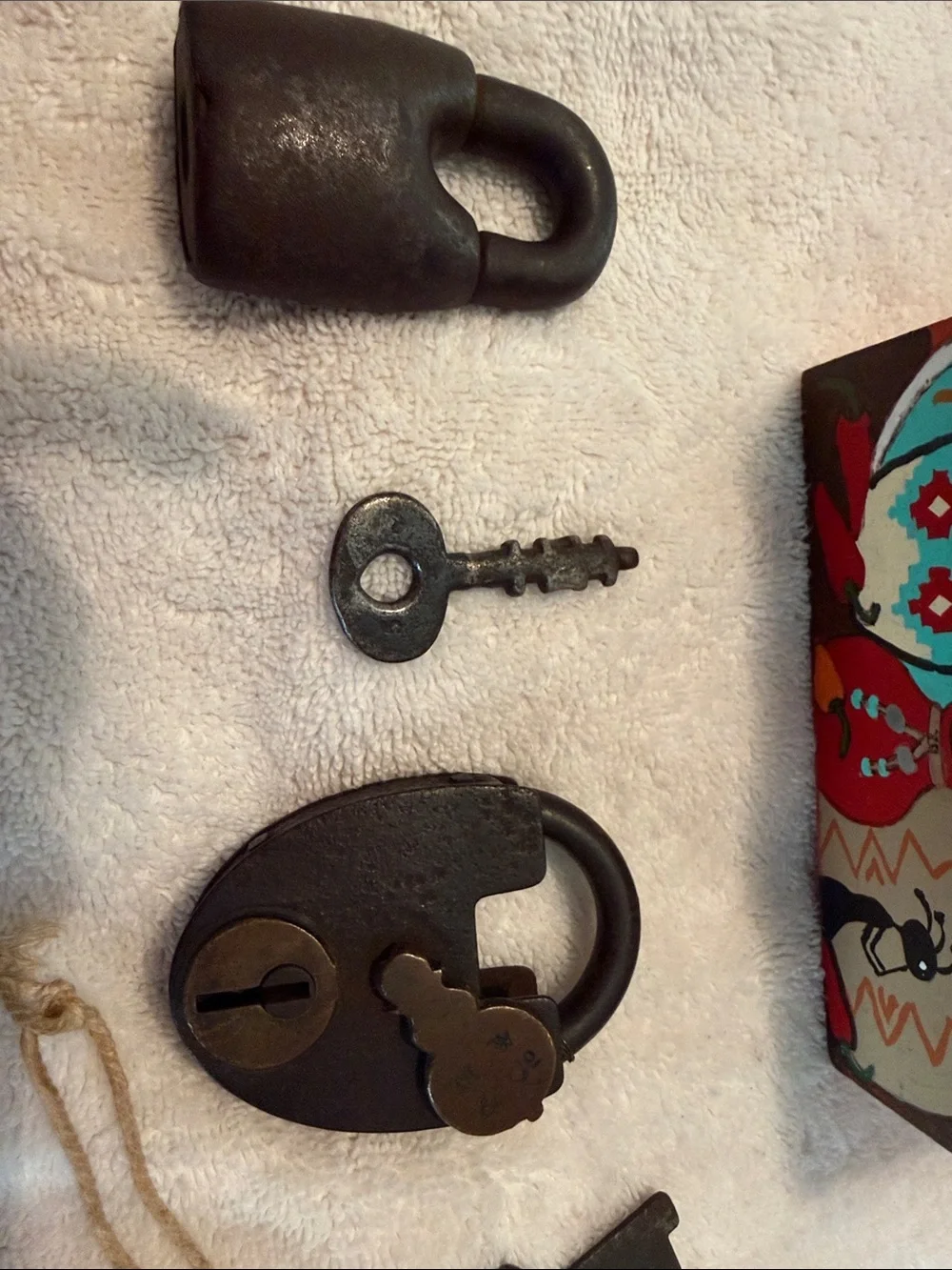 Decorative Black Iron Padlock and Vintage-Style Keys Set